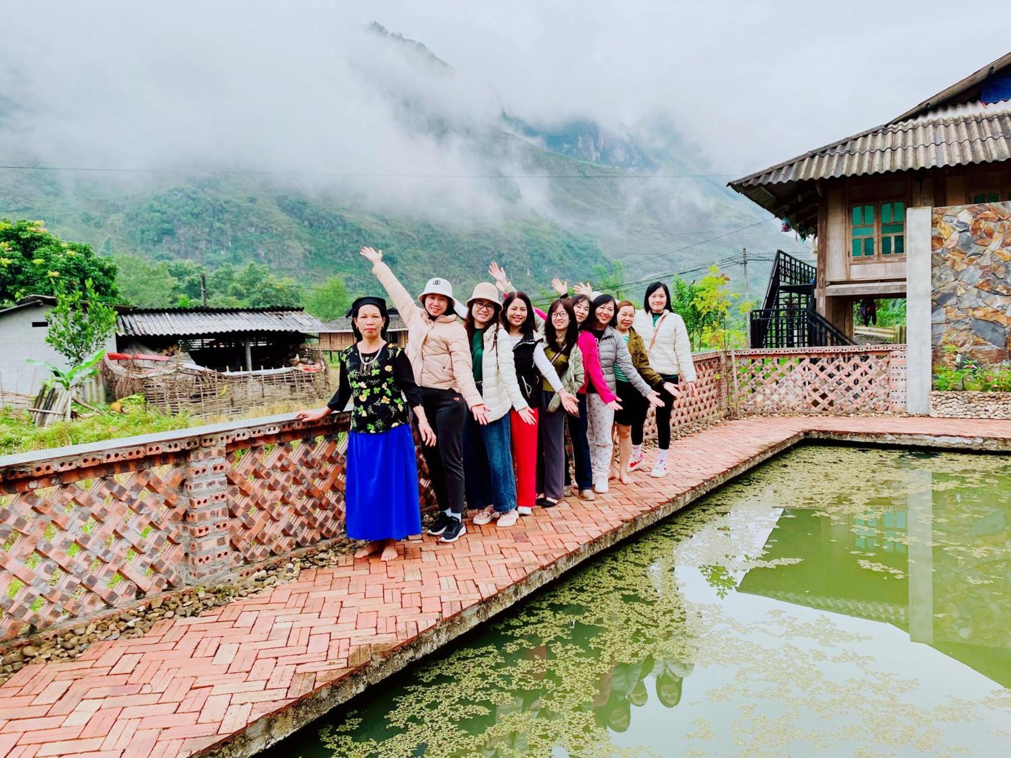 Duy Homestay Du Gia Làng Cac Esterno foto