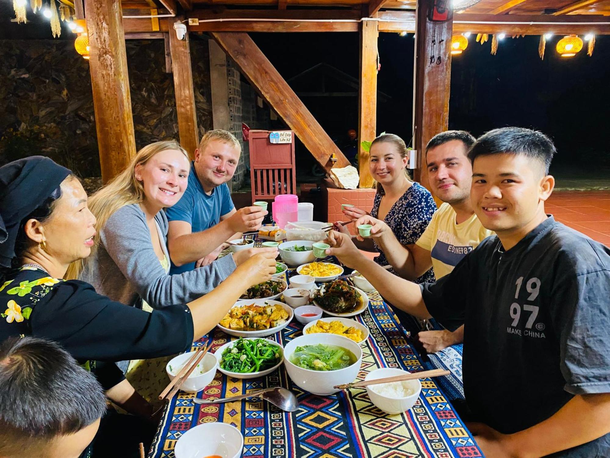 Duy Homestay Du Gia Làng Cac Esterno foto